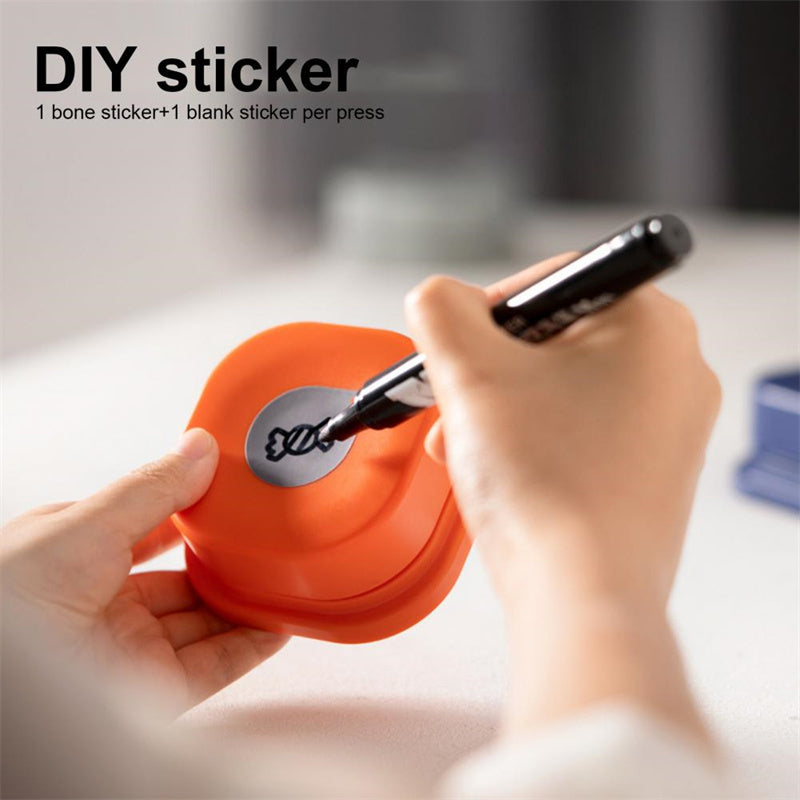 

Recordable training button for dogs and cats