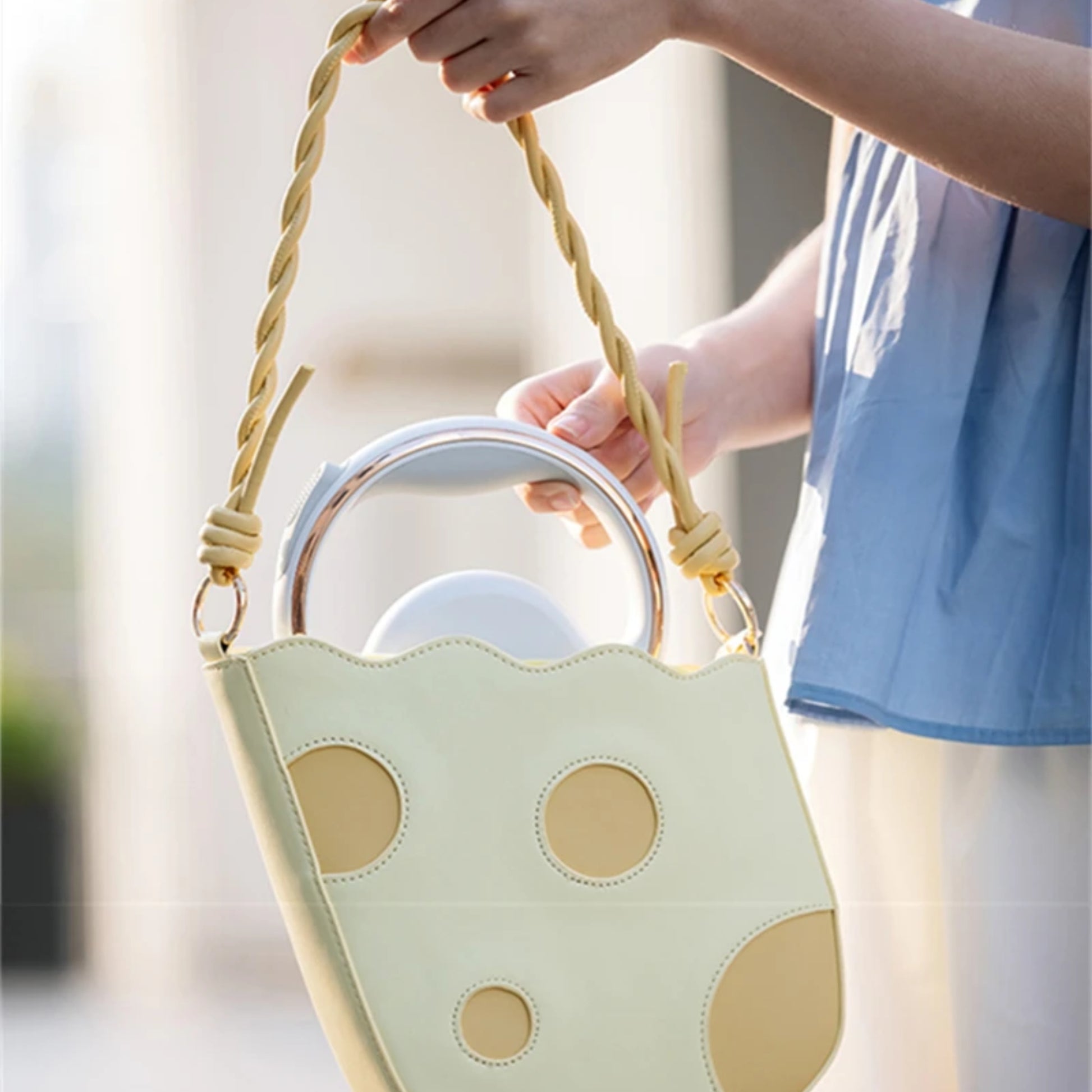 

Durable ABS retractable pet leash with smooth retraction